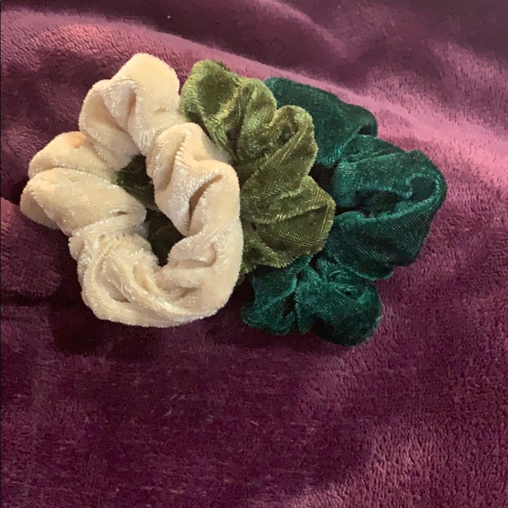 Scrunchie 3 piece set never worn